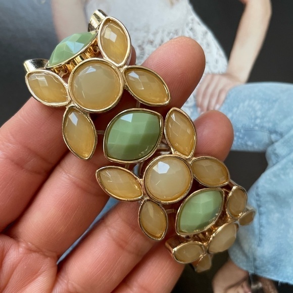 Banana Republic Jewelry - Banana Republic stretchy bracelet